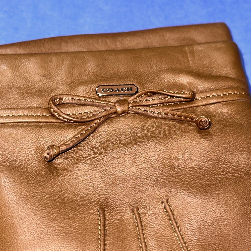 *NWT* COACH Bow Leather Gloves - Picture 4 of 6